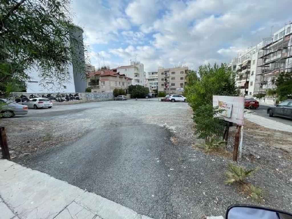 Field (Share) - Agioi Omologites, Nicosia