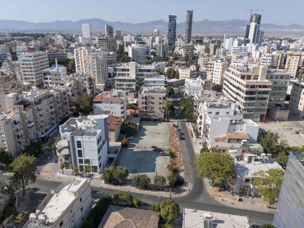 Field (Share) - Agioi Omologites, Nicosia