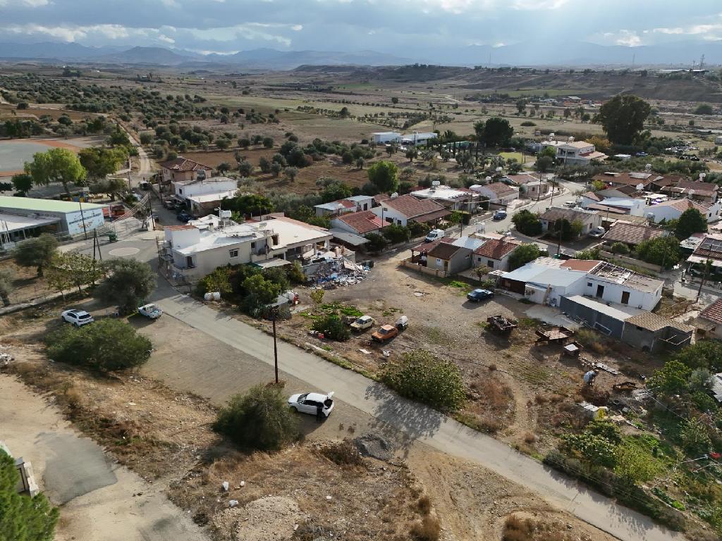 &Chi;&omega;&rho;ά&phi;&iota; - &Alpha;&kappa;ά&kappa;&iota;, &Lambda;&epsilon;&upsilon;&kappa;&omega;&sigma;ί&alpha;