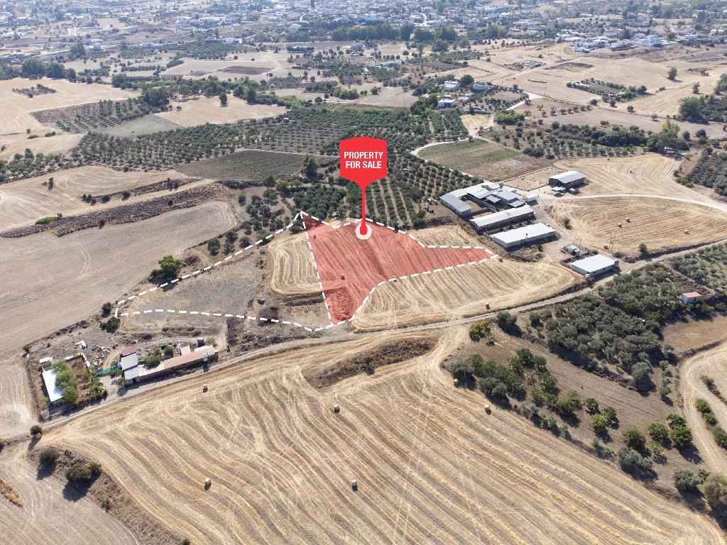Field-Klirou-PR33382