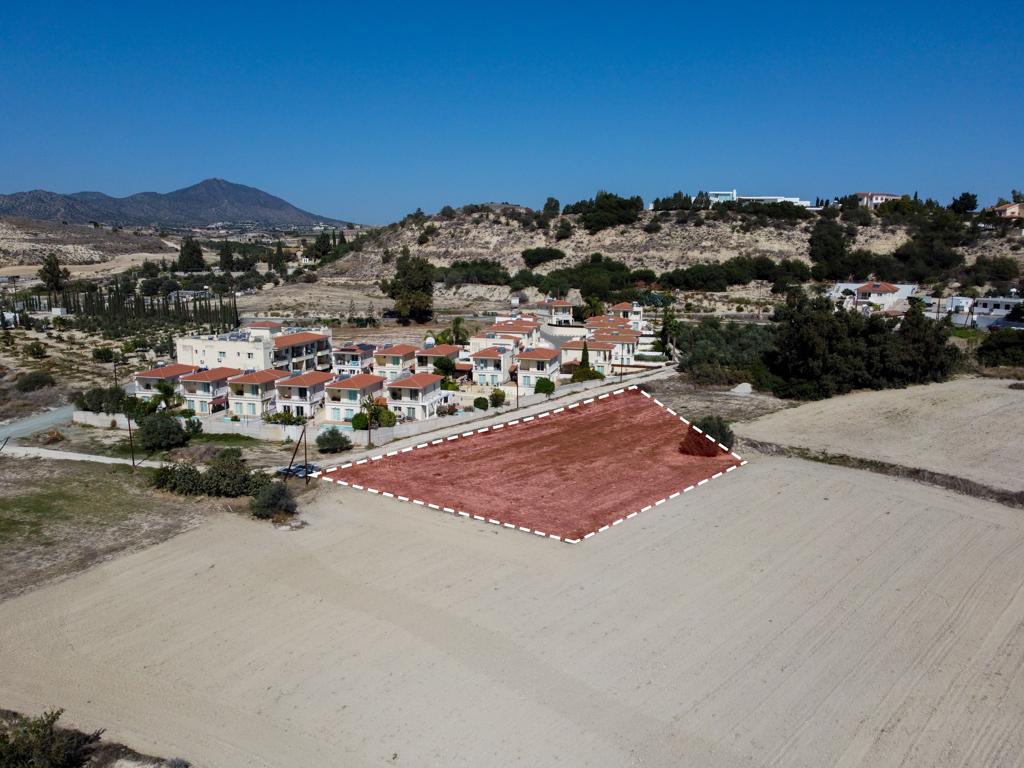 Field-Anafotida-PR36727