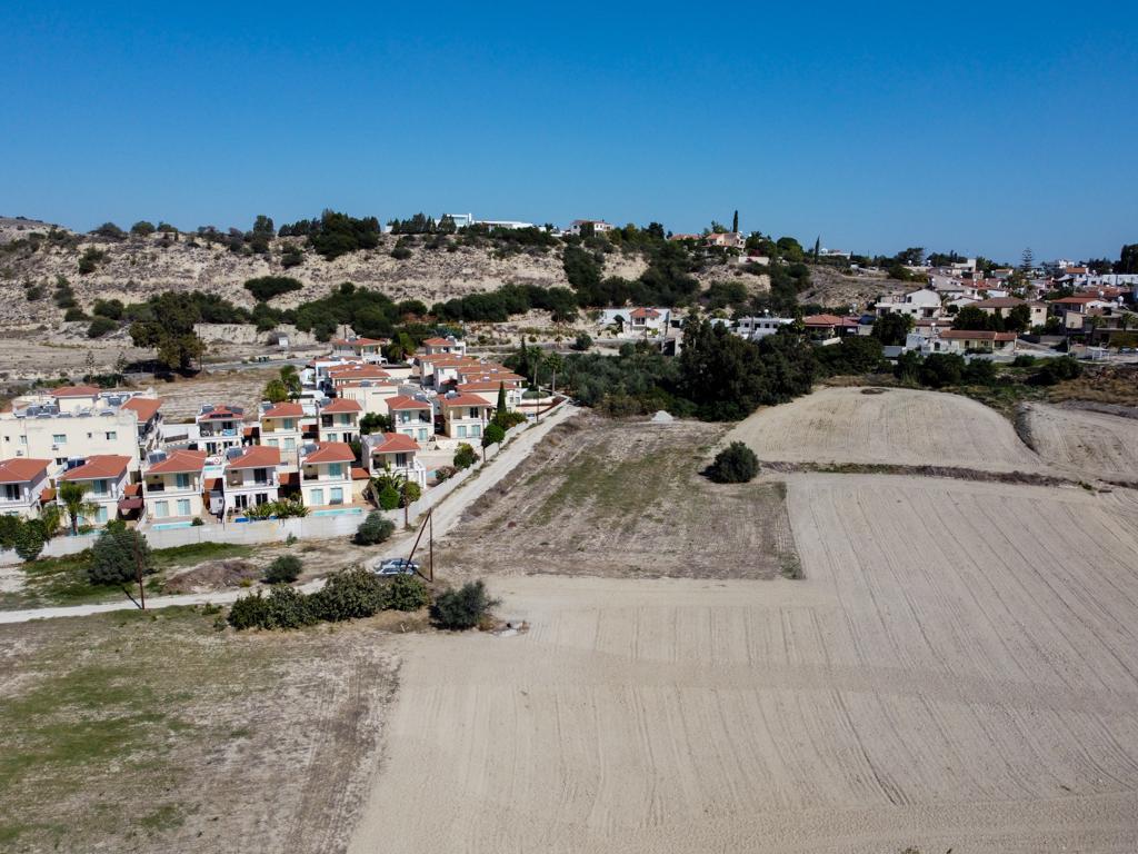 Field-Anafotida-PR36727