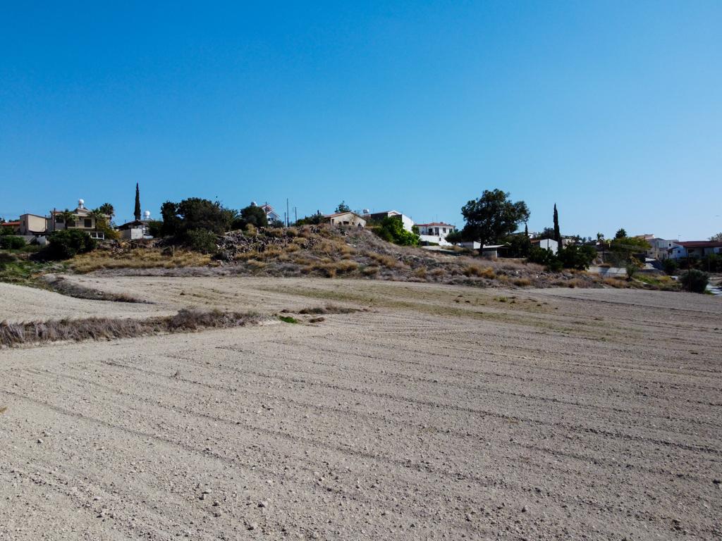 Field-Anafotida-PR36727