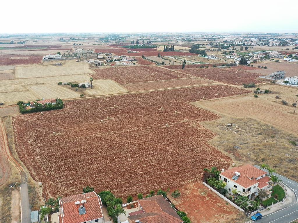 Field-Avgorou-PR38027