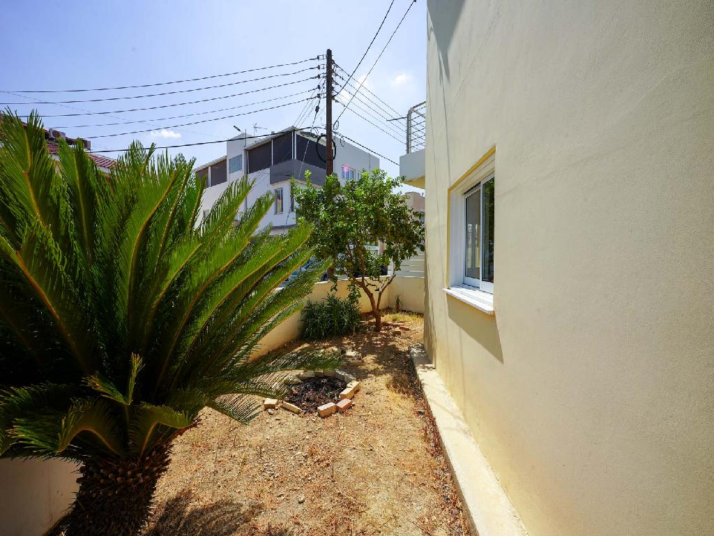 Detached house-Lakatameia-PR40715
