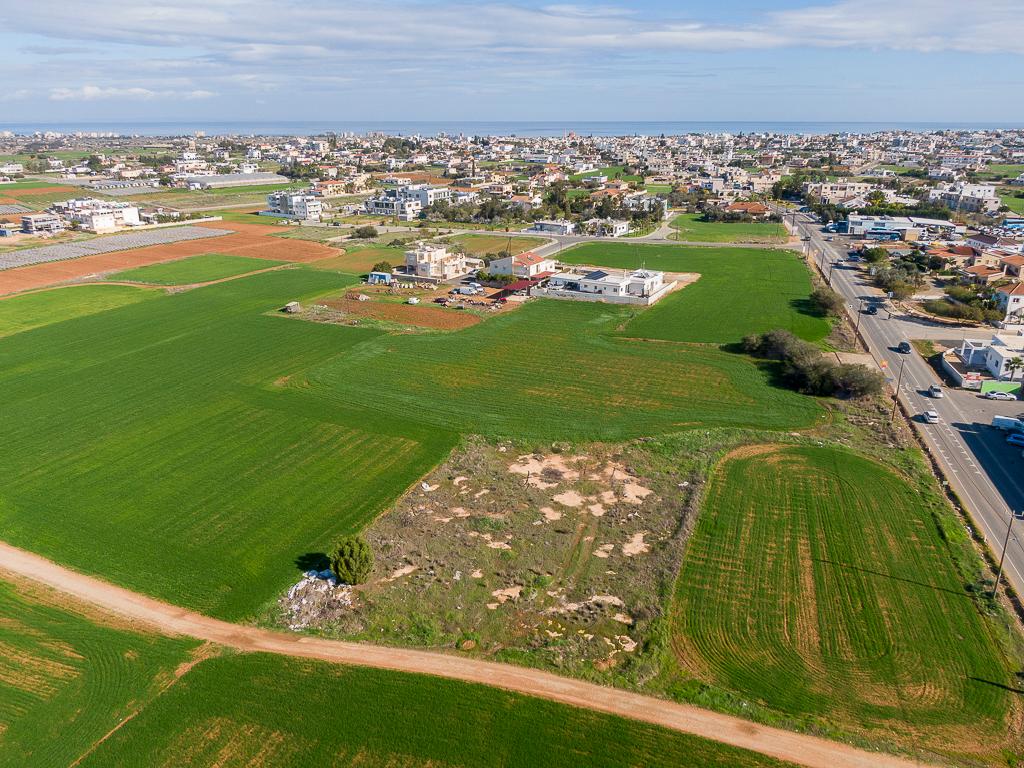 Field - Deryneia, Famagusta
