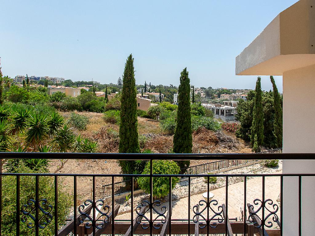 &Mu;&epsilon;&zeta;&omicron;&nu;έ&tau;&alpha;-&Chi;&lambda;ώ&rho;&alpha;&kappa;&alpha;-PR45960