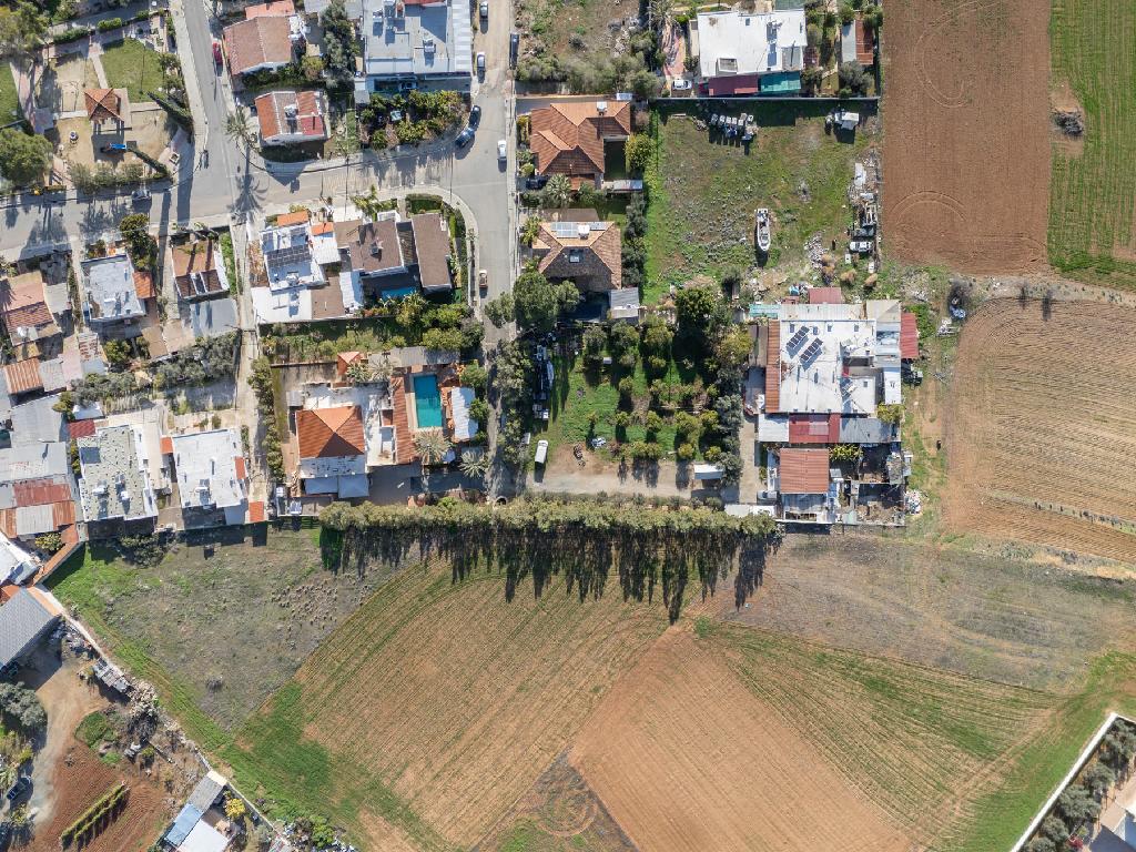 Two houses and an under division plot (Share) &ndash; Agioi Trimithias (Shares), Nicosia