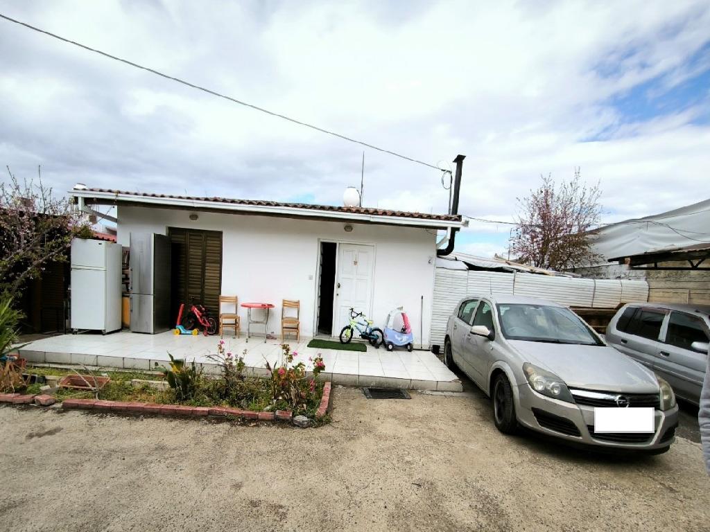 Two houses and an under division plot (Share) – Agioi Trimithias (Shares), Nicosia