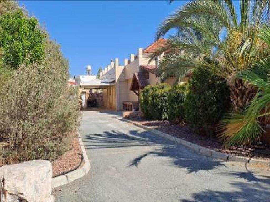 Two houses and an under division plot (Share) – Agioi Trimithias (Shares), Nicosia