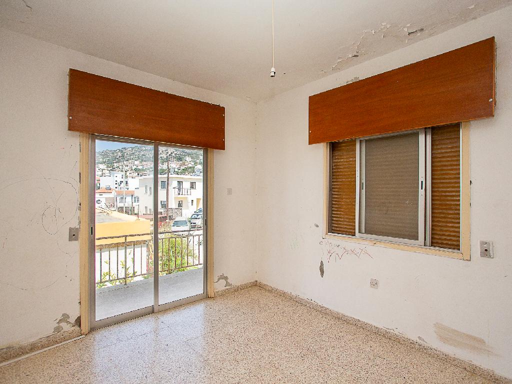 Detached house-Pegeia-PR40552