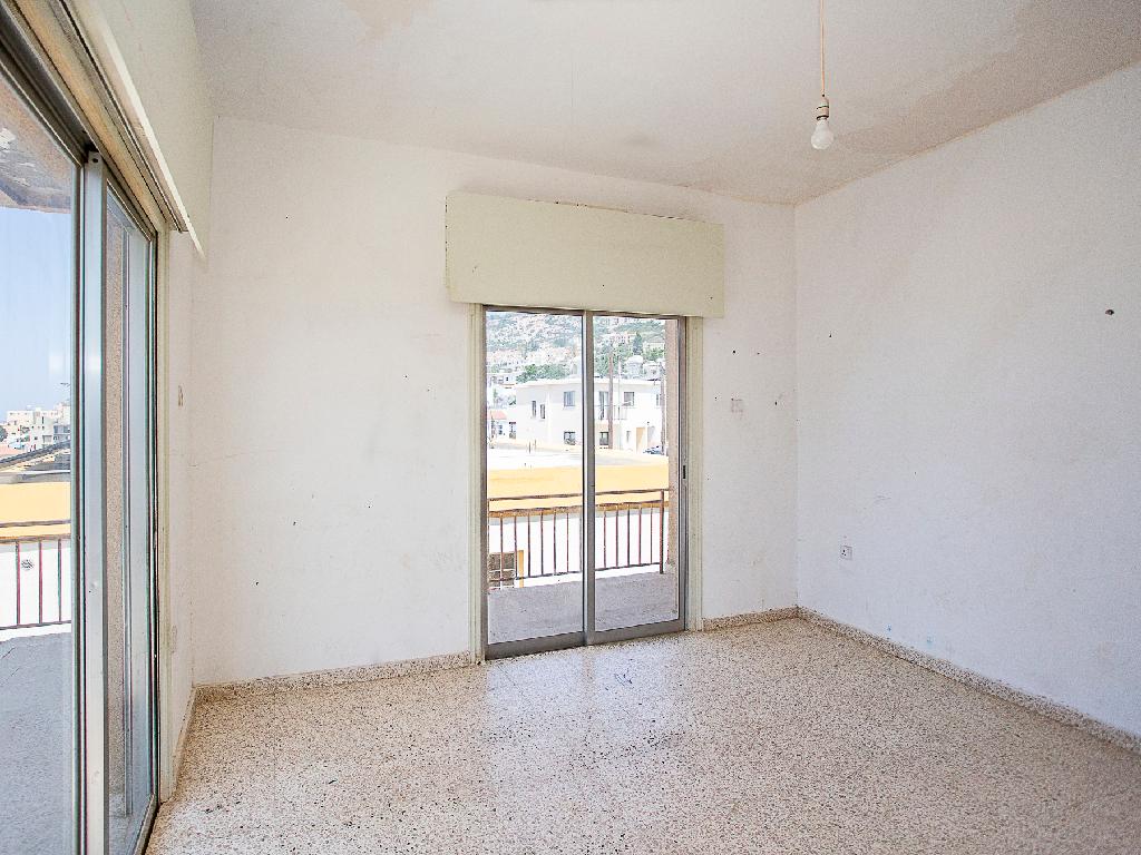 Detached house-Pegeia-PR40552