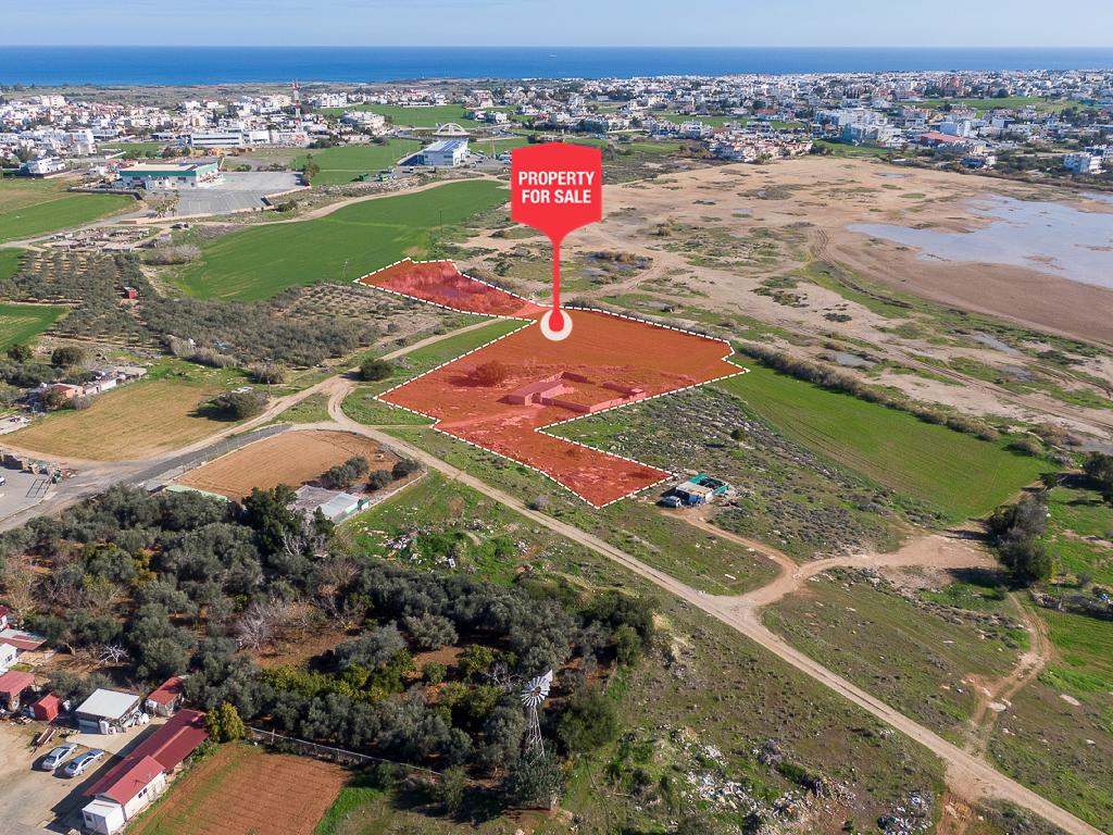 &Chi;&omega;&rho;ά&phi;&iota; (&Mu;&epsilon;&rho;ί&delta;&iota;&omicron;) - &Delta;&epsilon;&rho;ύ&nu;&epsilon;&iota;&alpha;, &Alpha;&mu;&mu;ό&chi;&omega;&sigma;&tau;&omicron;&sigmaf;