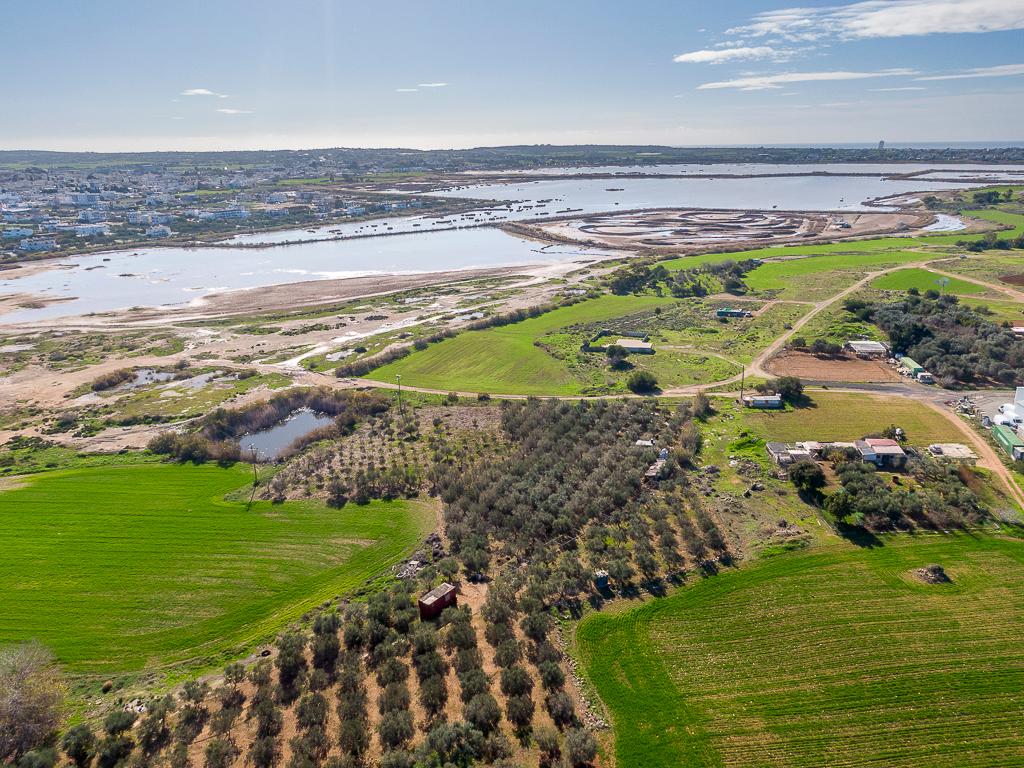 &Chi;&omega;&rho;ά&phi;&iota; (&Mu;&epsilon;&rho;ί&delta;&iota;&omicron;) - &Delta;&epsilon;&rho;ύ&nu;&epsilon;&iota;&alpha;, &Alpha;&mu;&mu;ό&chi;&omega;&sigma;&tau;&omicron;&sigmaf;
