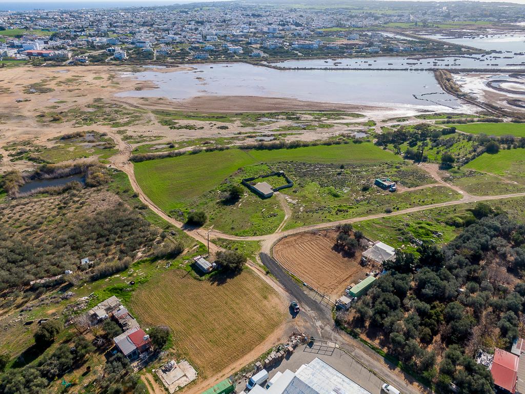 &Chi;&omega;&rho;ά&phi;&iota; (&Mu;&epsilon;&rho;ί&delta;&iota;&omicron;) - &Delta;&epsilon;&rho;ύ&nu;&epsilon;&iota;&alpha;, &Alpha;&mu;&mu;ό&chi;&omega;&sigma;&tau;&omicron;&sigmaf;