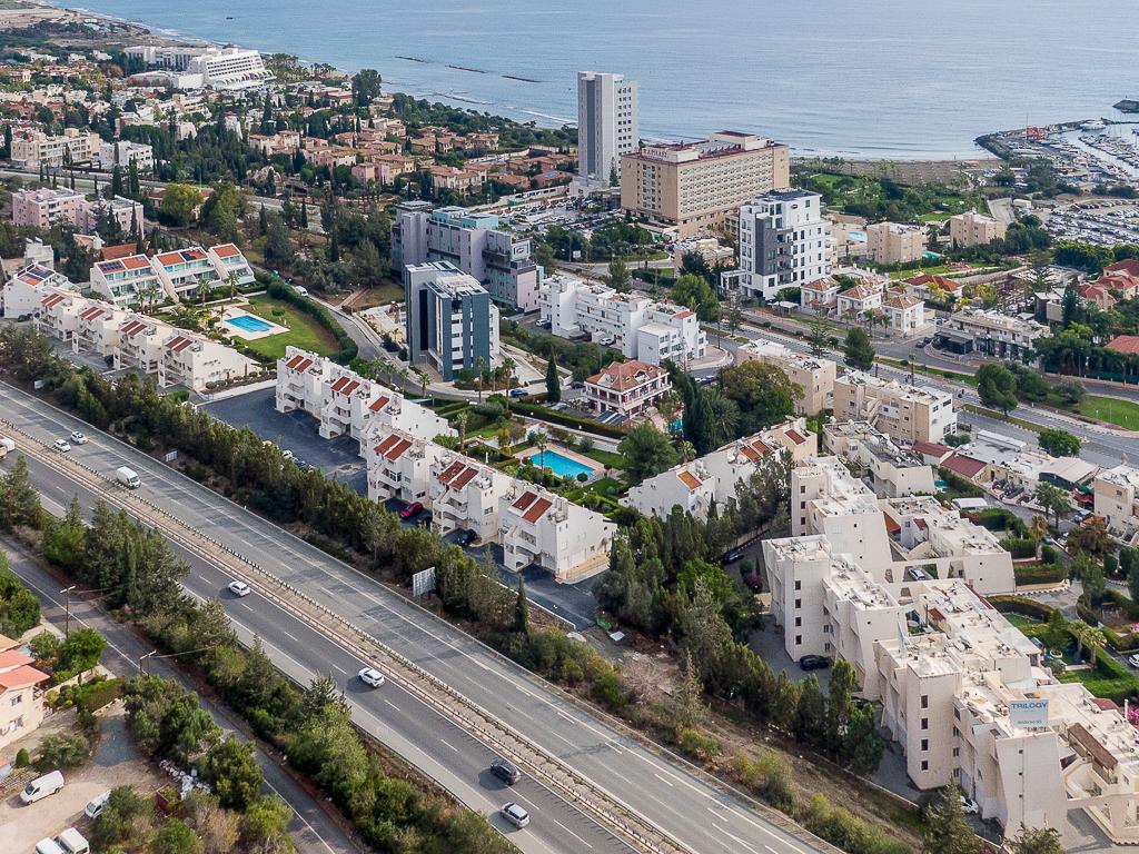 &Delta;&iota;&alpha;&mu;έ&rho;&iota;&sigma;&mu;&alpha; - &Pi;&alpha;&rho;&epsilon;&kappa;&kappa;&lambda;&eta;&sigma;&iota;ά, &Lambda;&epsilon;&mu;&epsilon;&sigma;ό&sigmaf;