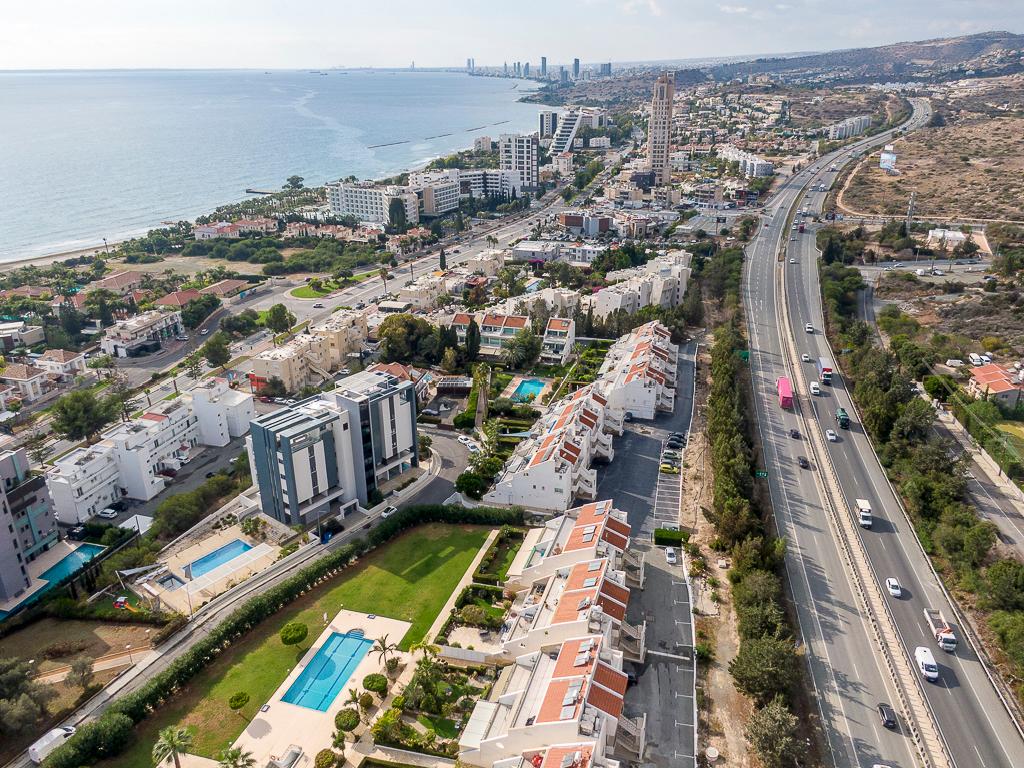 &Delta;&iota;&alpha;&mu;έ&rho;&iota;&sigma;&mu;&alpha; - &Pi;&alpha;&rho;&epsilon;&kappa;&kappa;&lambda;&eta;&sigma;&iota;ά, &Lambda;&epsilon;&mu;&epsilon;&sigma;ό&sigmaf;