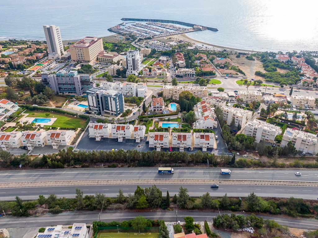 &Delta;&iota;&alpha;&mu;έ&rho;&iota;&sigma;&mu;&alpha; - &Pi;&alpha;&rho;&epsilon;&kappa;&kappa;&lambda;&eta;&sigma;&iota;ά, &Lambda;&epsilon;&mu;&epsilon;&sigma;ό&sigmaf;