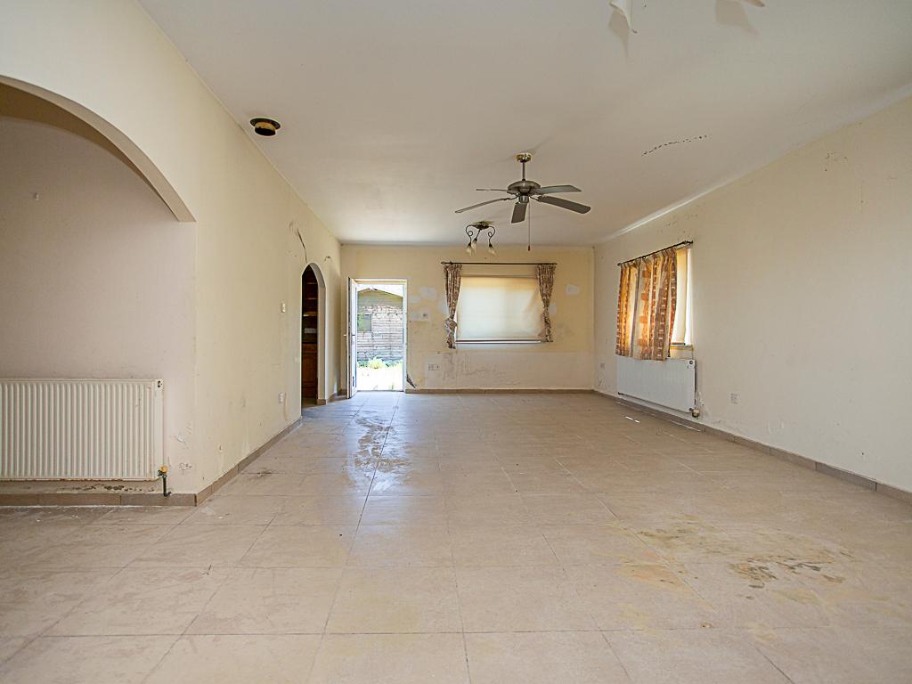 Detached house-Kathikas-PR44570