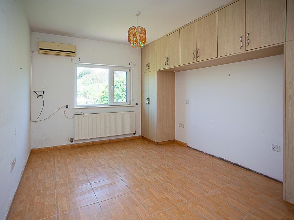 Detached house-Kathikas-PR44570