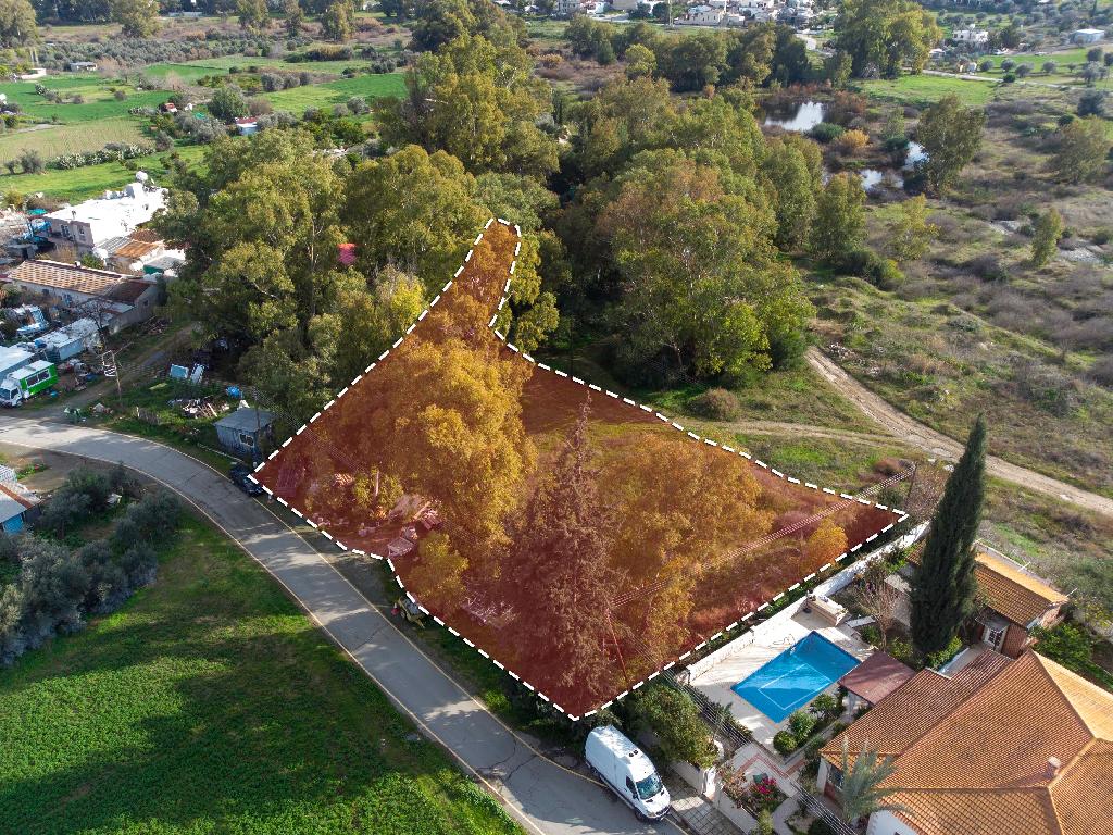 Field - Nisou, Nicosia