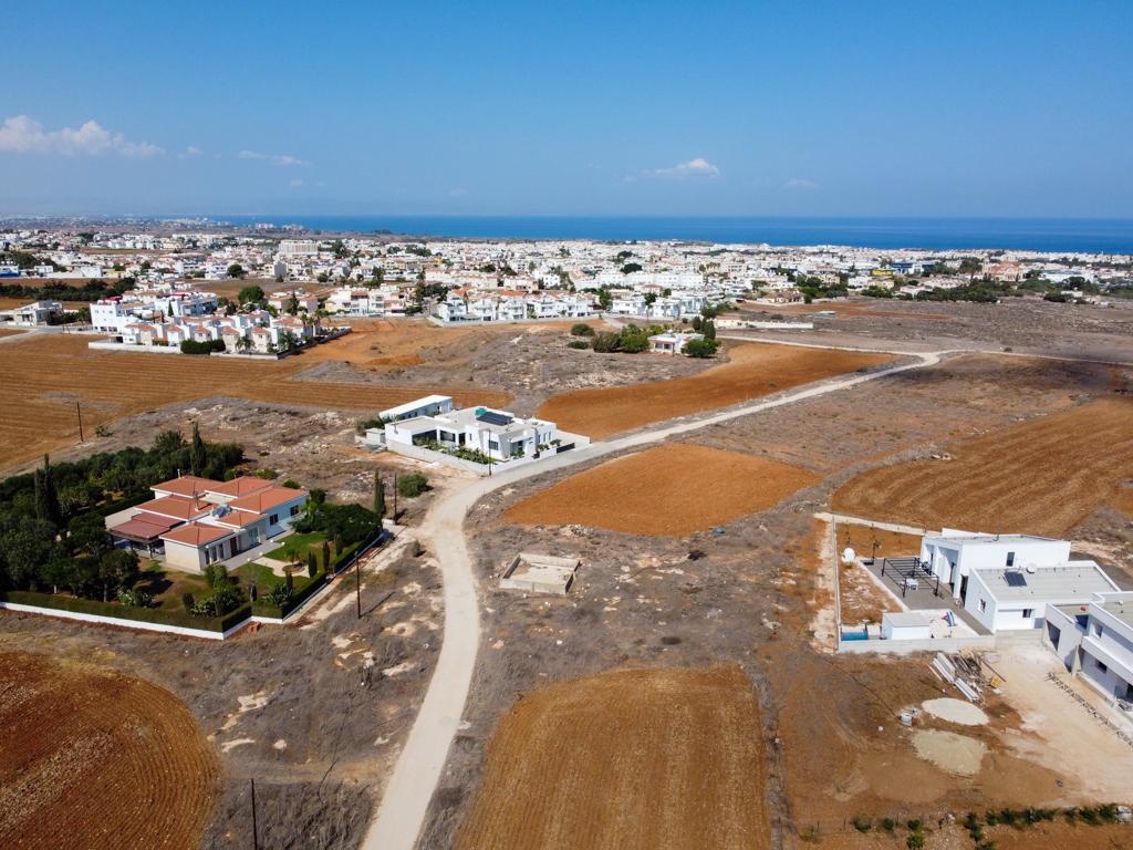 Field-Paralimni-PR38747