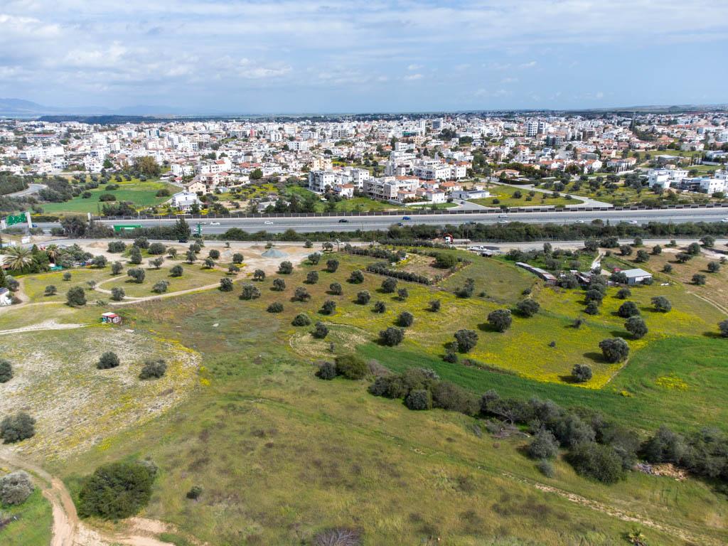 Field-Latsia-PR37636