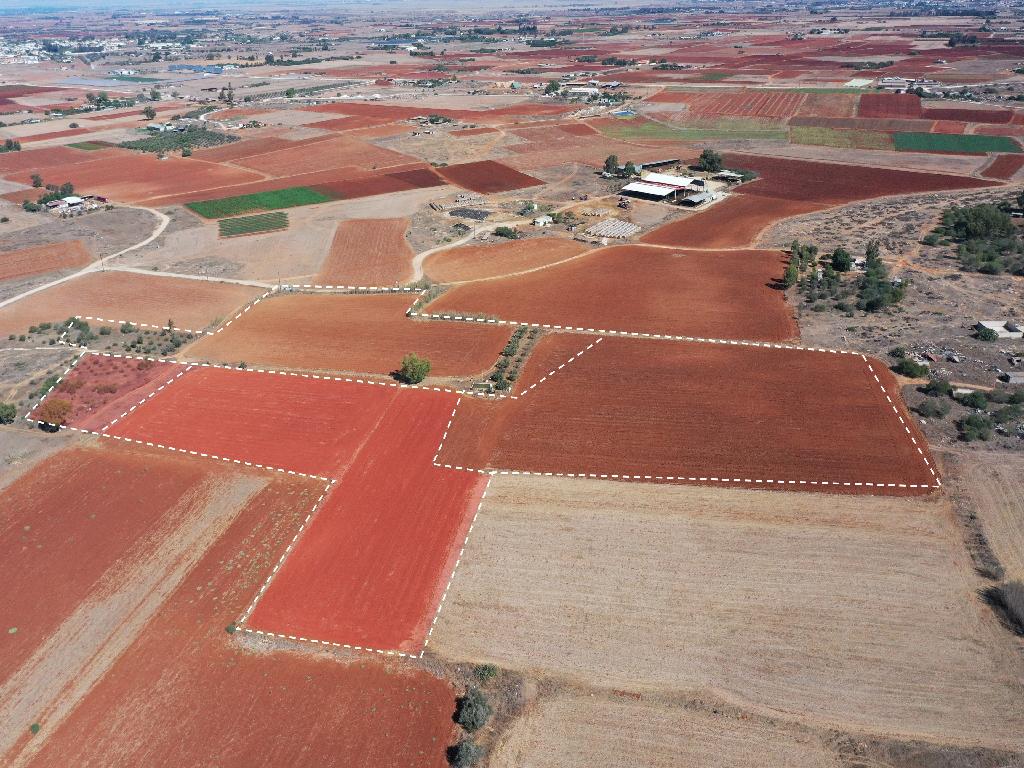 Field-Avgorou-PR32034