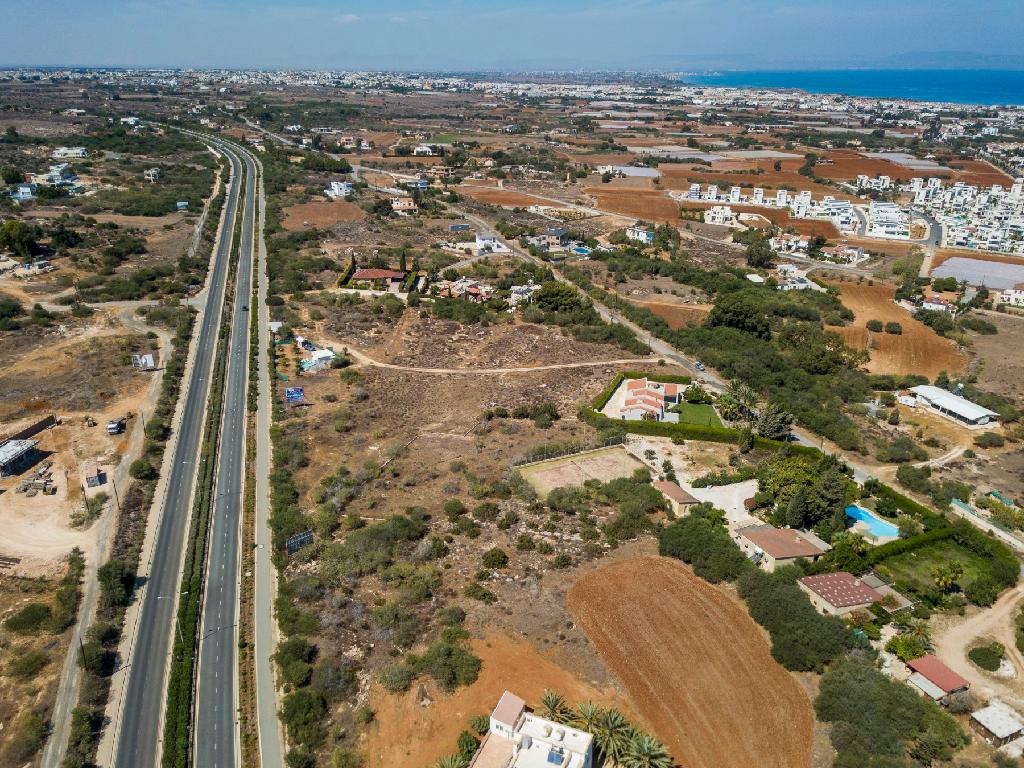 Field-Paralimni-PR35675
