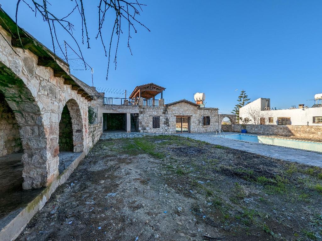 Detached house-Giolou-PR37028