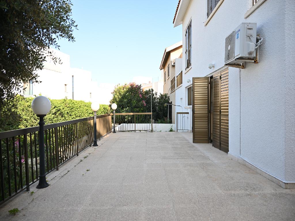 Detached house-Paralimni-PR44789