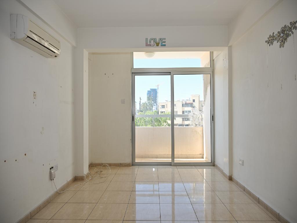 Flat - Marina Apartments - Chrysopolitissa, Larnaca