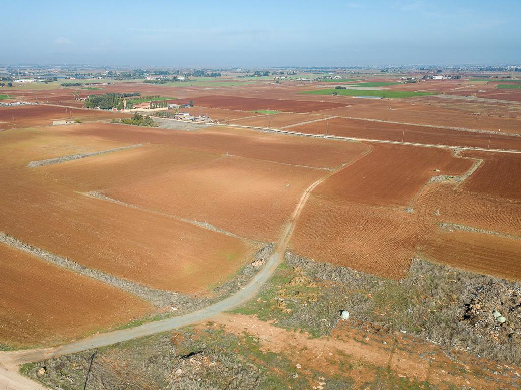 Field-Avgorou-PR40443