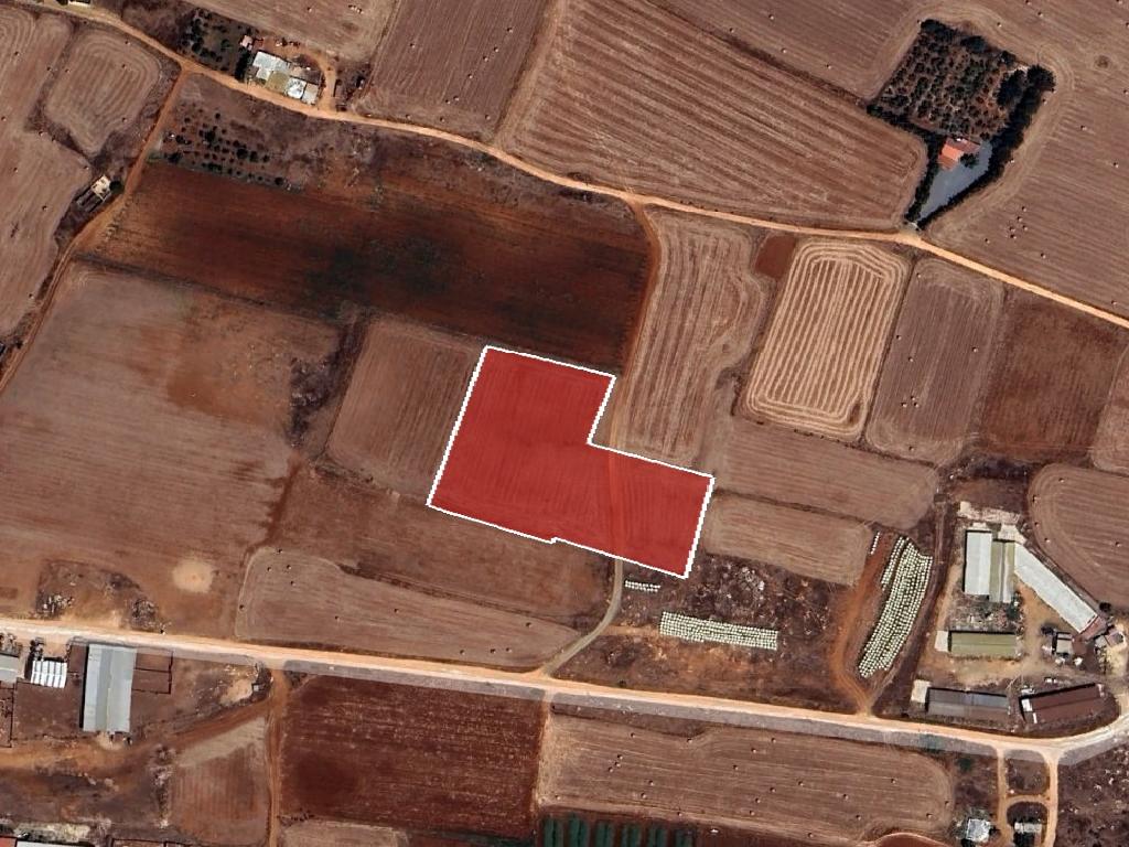 Field-Avgorou-PR40443