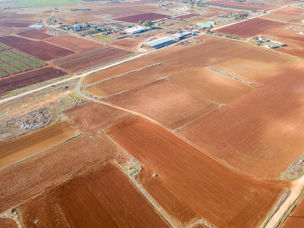 Field-Avgorou-PR40443