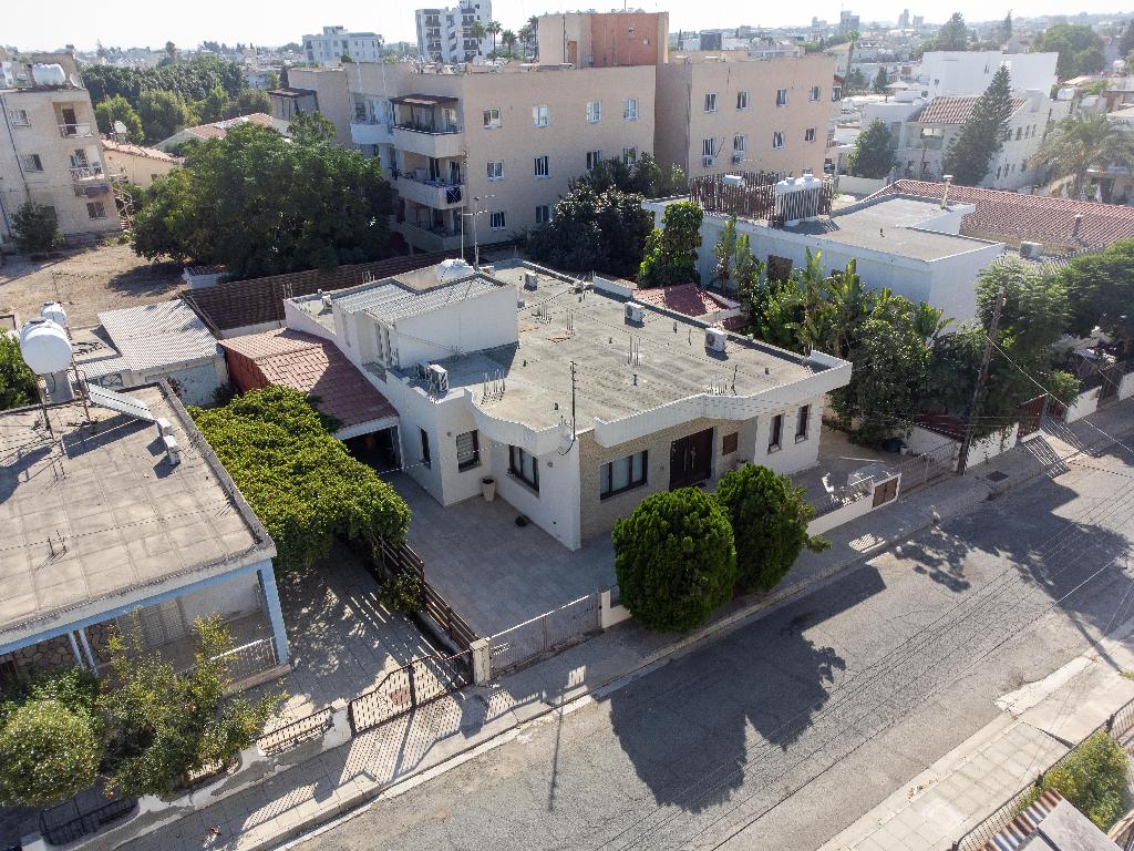 Detached house-Nicosia Municipality-PR37548