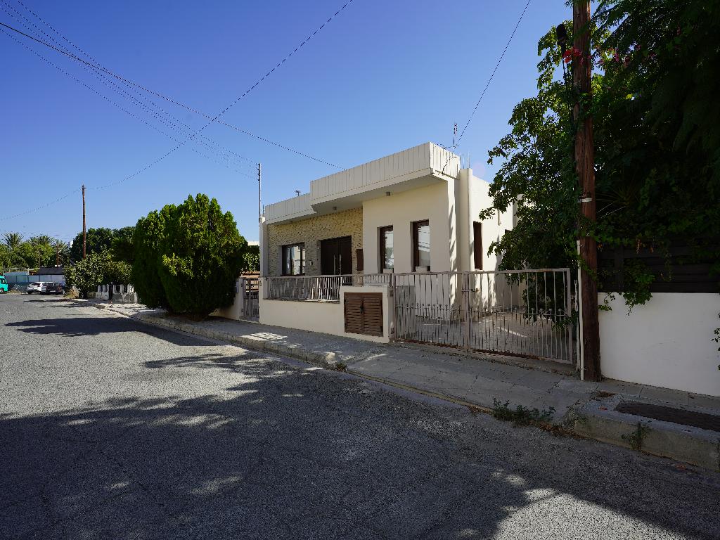 Detached house-Nicosia Municipality-PR37548