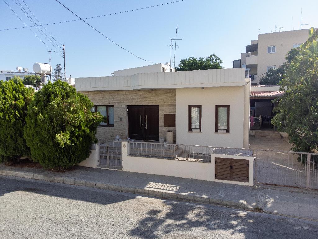 Detached house-Nicosia Municipality-PR37548