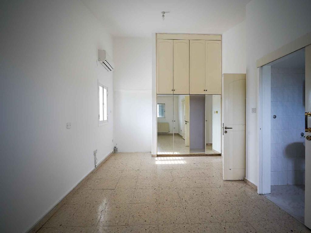 Detached house-Geri-PR42502