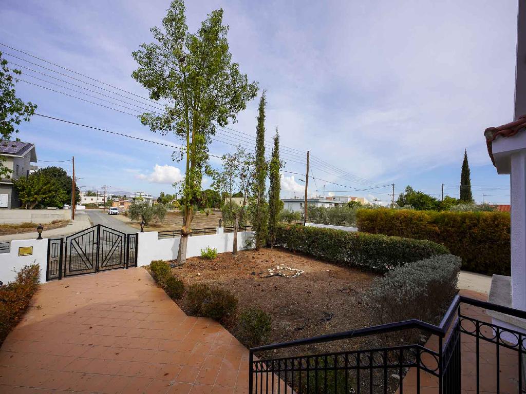 Detached house-Geri-PR42502