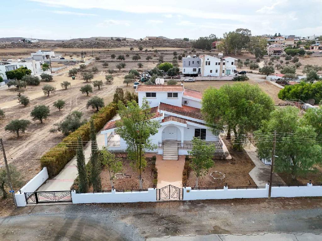 Detached house-Geri-PR42502