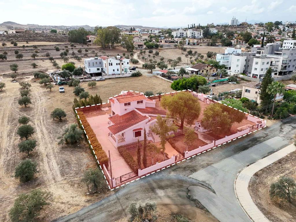 Detached house-Geri-PR42502