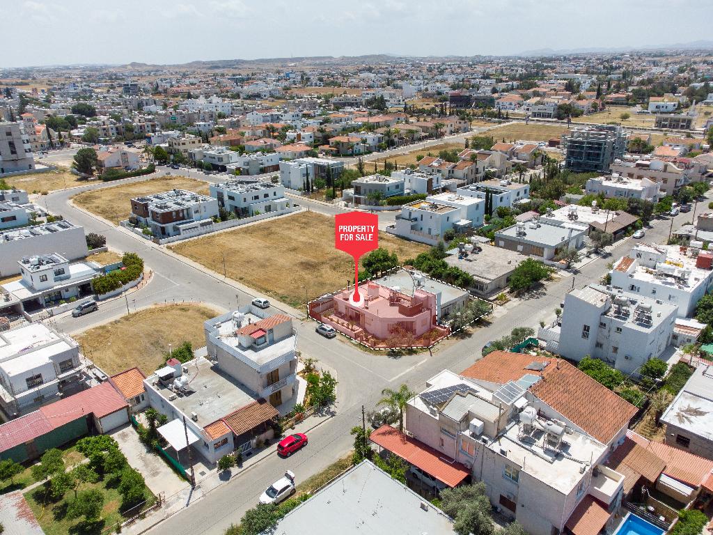 Detached house-Giolou-PR37028