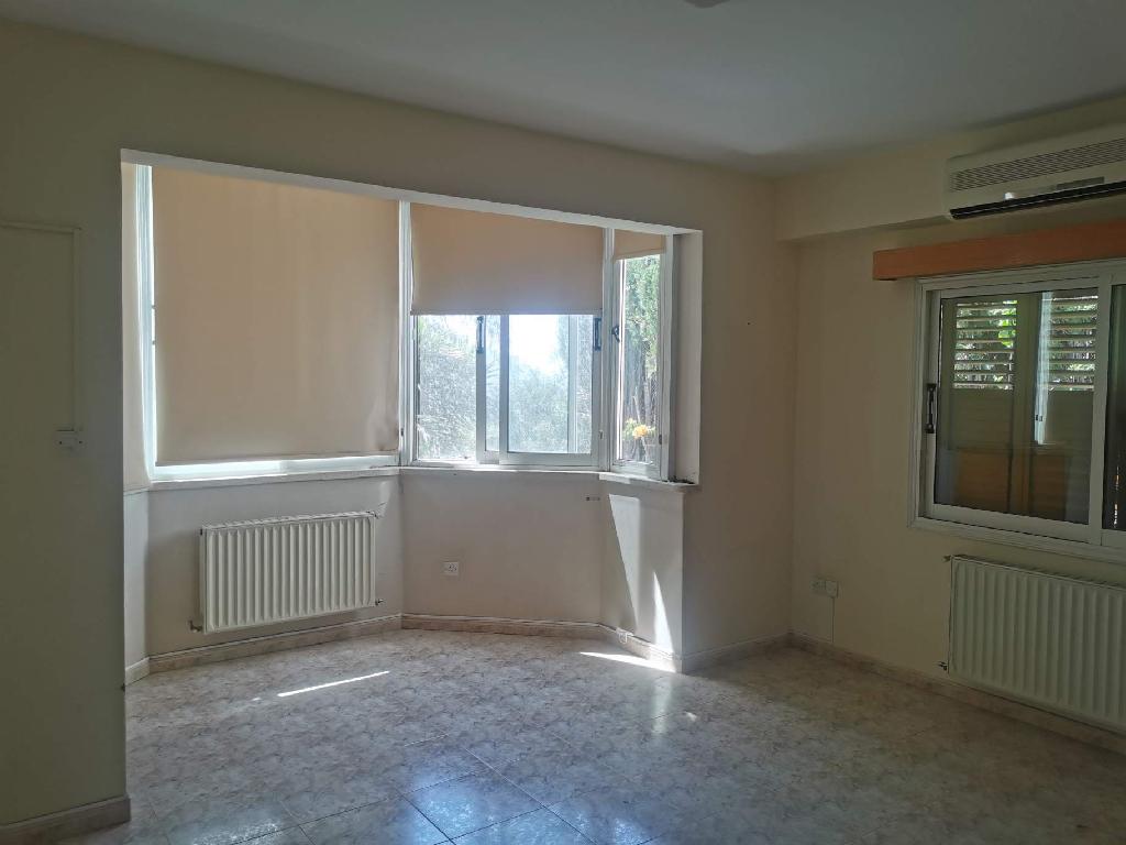 Detached house-Geroskipou-PR42063