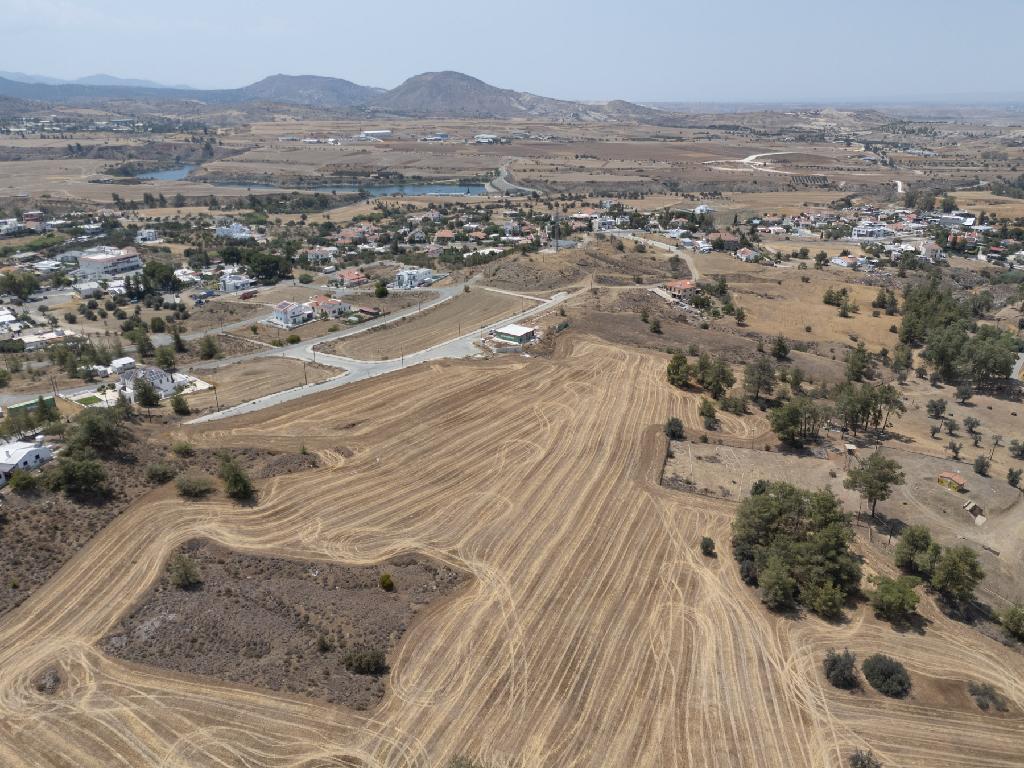 Field-Klirou-PR12690
