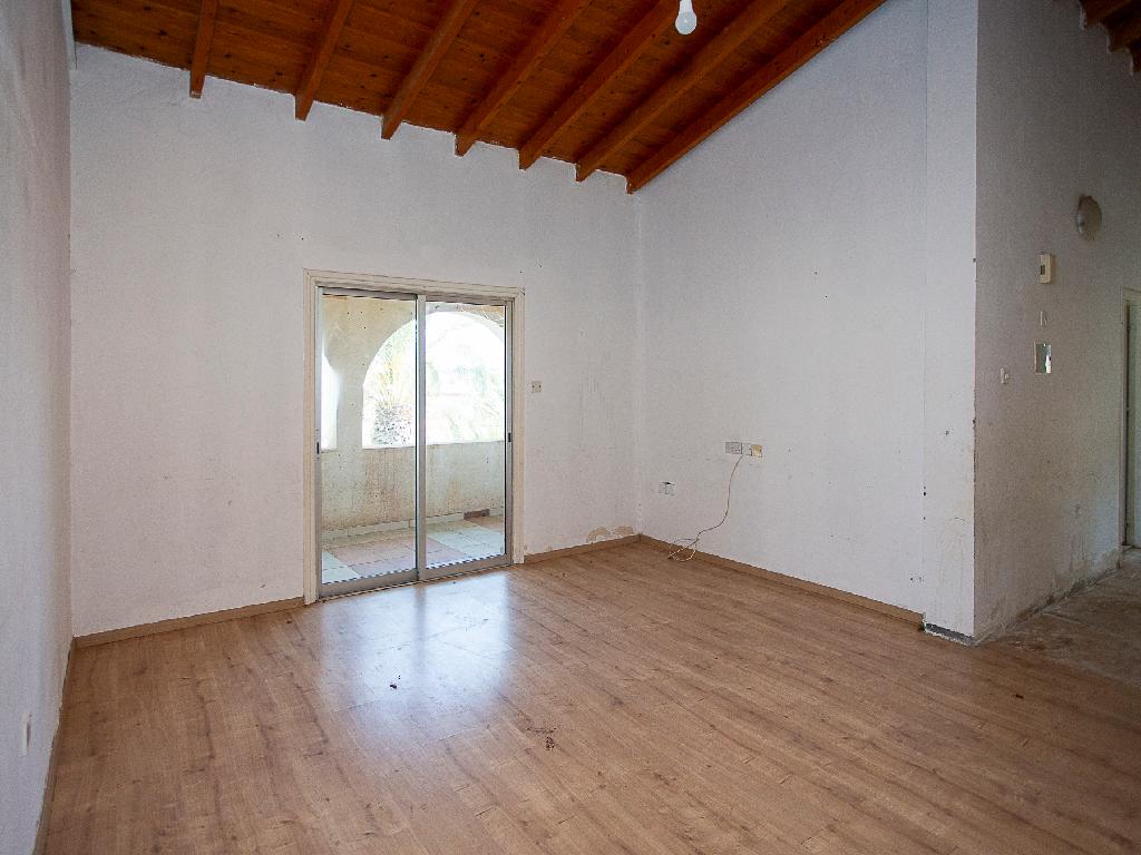 &Eta;ouse - Episkopi, Limassol