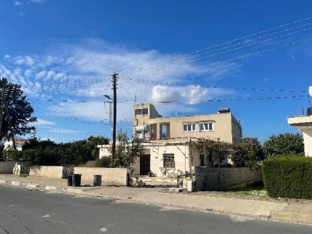 &Kappa;&tau;ί&rho;&iota;&omicron; - &Alpha;&chi;&epsilon;&rho;ί&tau;&omicron;&upsilon;, &Alpha;&mu;&mu;ό&chi;&omega;&sigma;&tau;&omicron;&sigmaf;