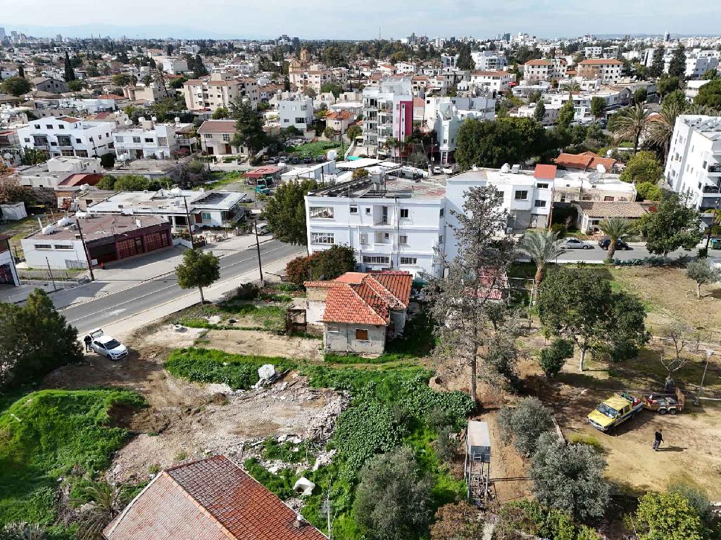 &Tau;ό&pi;&omicron;&sigmaf; - &Kappa;&alpha;ϊ&mu;&alpha;&kappa;&lambda;ί, &Lambda;&epsilon;&upsilon;&kappa;&omega;&sigma;ί&alpha;