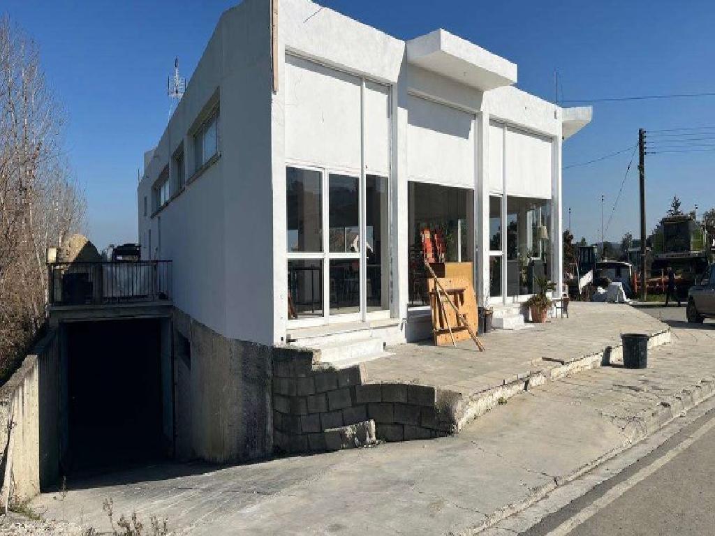 &Kappa;&tau;ί&rho;&iota;&omicron; - &Lambda;&upsilon;&theta;&rho;&omicron;&delta;ό&nu;&tau;&alpha;&sigmaf;, &Lambda;&epsilon;&upsilon;&kappa;&omega;&sigma;ί&alpha;