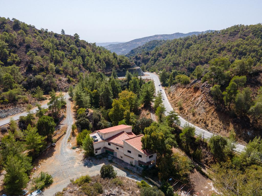 Εμπορικό κτίριο - Γεράσα, Λεμεσός